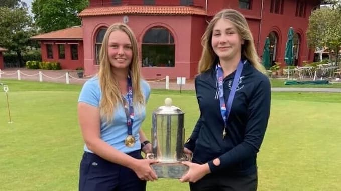 Cassandra Lhuilier avec le trophée Saint-Germain 2023